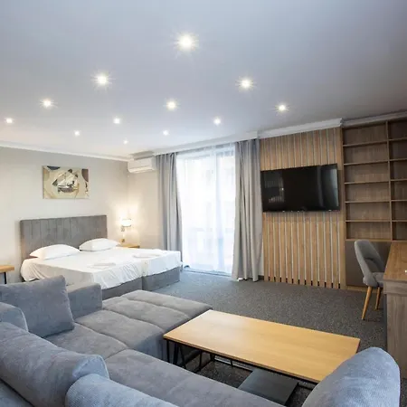 Avenue Hotel 3*