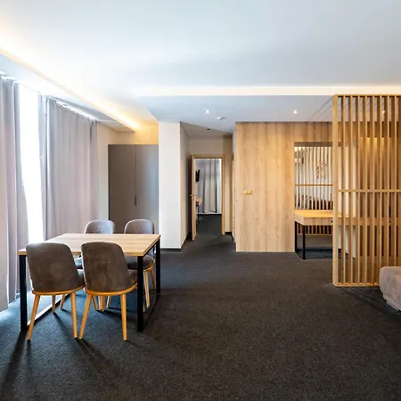 Avenue Hotel