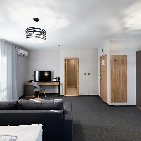 Avenue Hotel