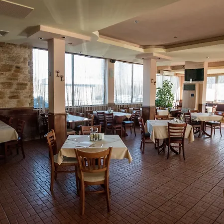 Avenue Hotel